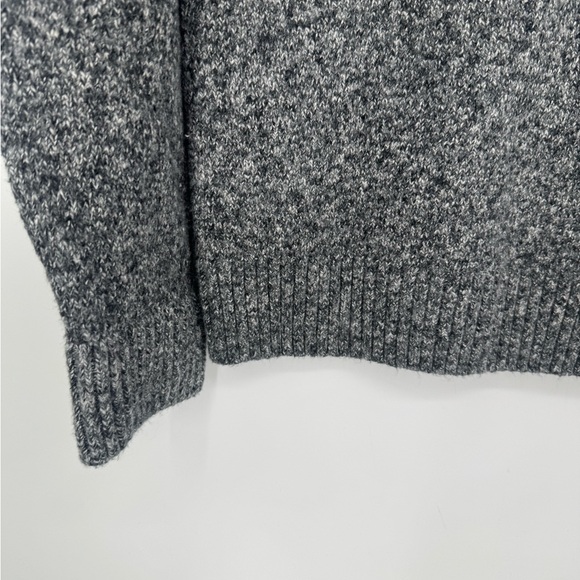 Abercrombie & Fitch Men's Gray Crewneck Knit Sweater NEW WITH TAGS Size Medium - Picture 3 of 8